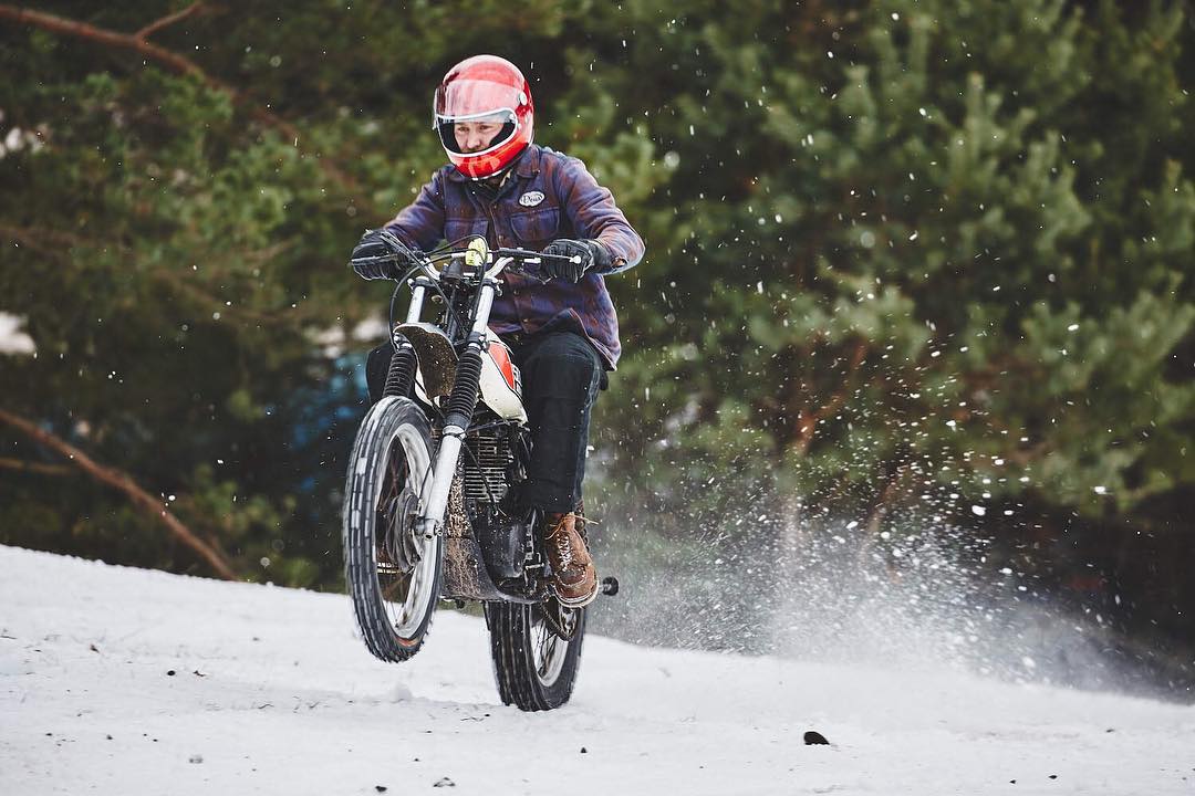Biltwell's tweet photo. Snow time like the present. Weston Boege getting loose at the #AppMotoJam a couple weeks back
📷 Whiteline Motorcycle https://t.co/oSK05ptNLW