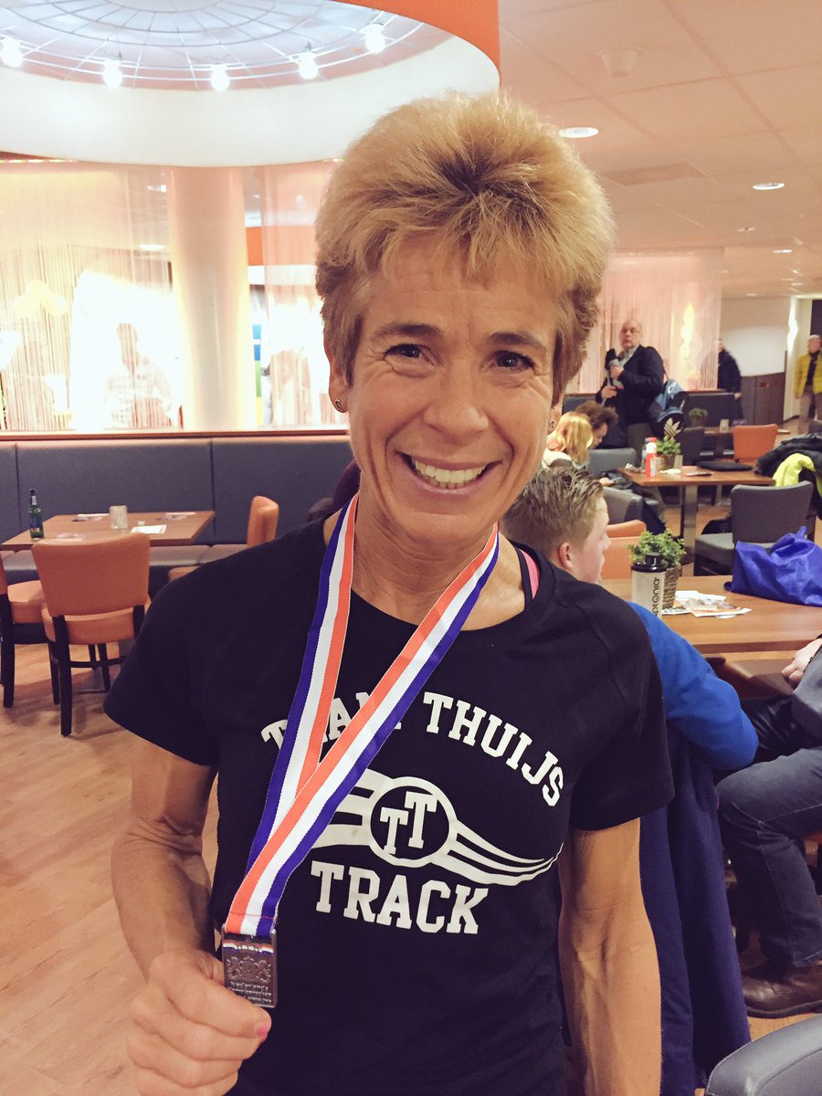 Zilver op de 1500m bij de NK indoor voor Nicole Weijling-Dissel. NR in haar leeftijdsklasse. Topprestatie!