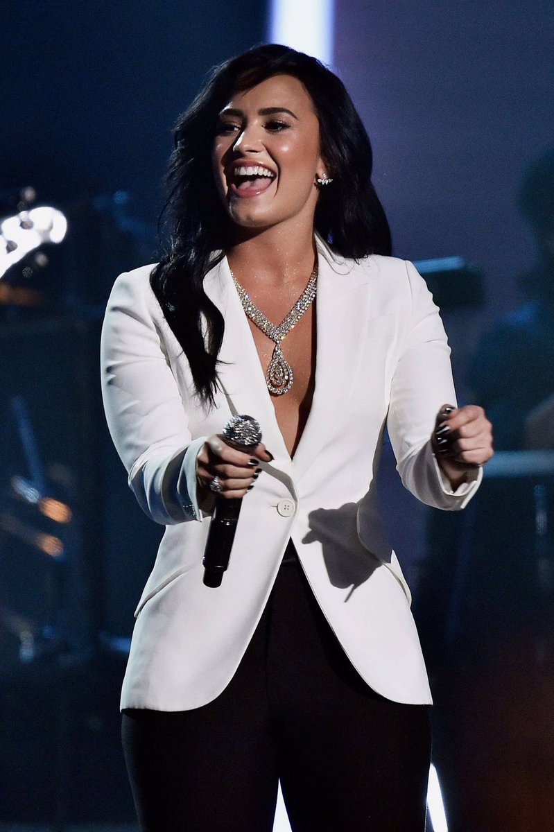 ddlovato_Py's tweet photo. Nueva música llamada "Proof" fue registrada para Demi. Y falta un día para los  #Grammys
#lovatics #BestFanArmy #iHeartAwards https://t.co/24K2fsPmoS