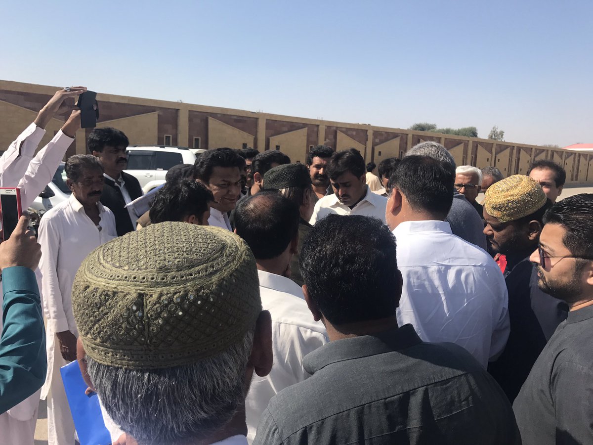 JamKhanShoroPPP's tweet photo. Minister #LocalGovt Sindh Mr. @jamkhanshoro during listening the problems of party workers at #ShoroHouse Qasimabad, Hyderabad. https://t.co/Qd2ZSd7soy