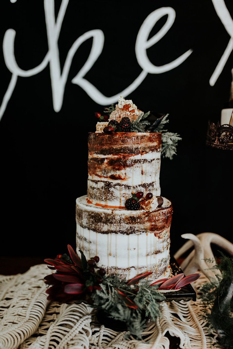 This beauty takes #cake love to another level → buff.ly/2kOEPmq Images by Peyton Rainey Photography and Chelsea Denise Photography