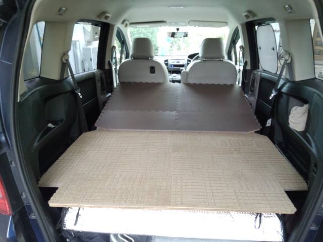 Lunasou1 クリちゃんに影響されてfreedの後ろを車中泊仕様にした コンパネと有物のカーペットでそこそこの物が出来た あとは窓回りのカーテンなどだな 少し暖かくなったらどこに行こうか考えてます 今日もコートリルｍｍづつとノルディトロピン0 15