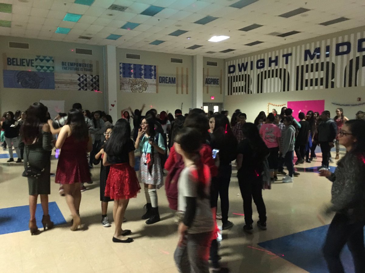 SSAISDDwightMS's tweet photo. #DMSStudentsFirst β€οΈOur students & faculty had a blast at our Valentine's Dance! Thank you faculty & staff for making it happen! https://t.co/0ozvfWZPZP