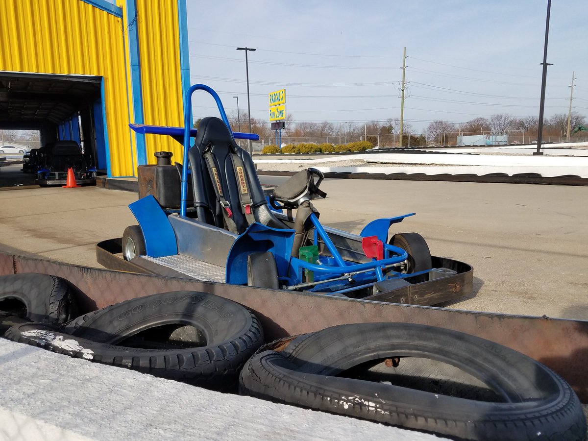 RascalsFunZone's tweet photo. 55°F weather? In February? We're not complaining.

Miniature golf and our Grand Prix Family Track will be available today.

#GetYourFunOn! https://t.co/ctf3DhVgpu