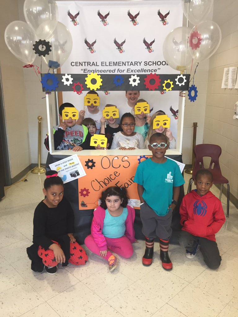 KayRob031's tweet photo. Check out all of our little CES engineers supporting the OCS Choice Fair @Central_ElemE4E #OCSchoicefair https://t.co/gOkxbue06M