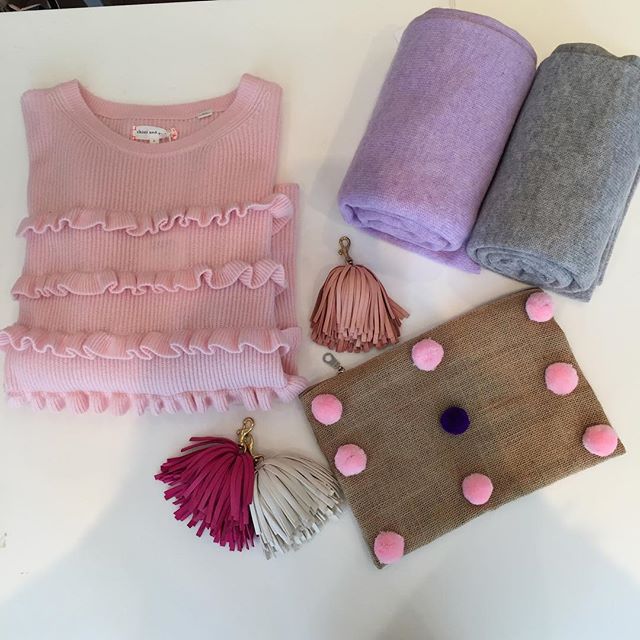 AugustinaStore's tweet photo. Be our Valentine 💕💘💞# . . . #valentines #giftidea #pink #pompom #loveThis summers "it" bag handmade in Madrid - Guanabana https://t.co/ZHsSixbNPQ