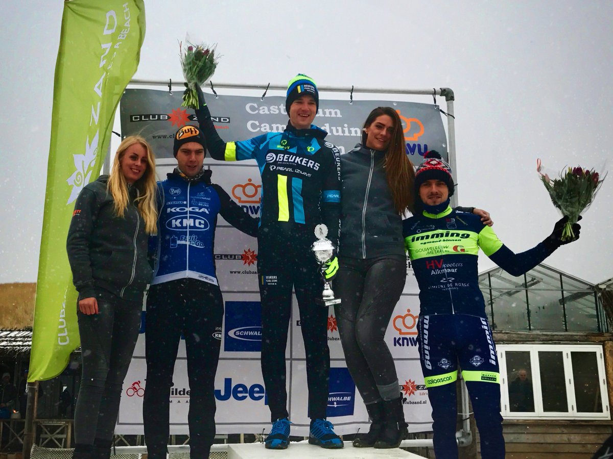 Sven pakt de overwinning in Castricum!! 😃 Benieuwd hoe de wedstrijd verliep? Lees dan het teamverslag op de website: biketeam.nl/sven-pakt-de-o…