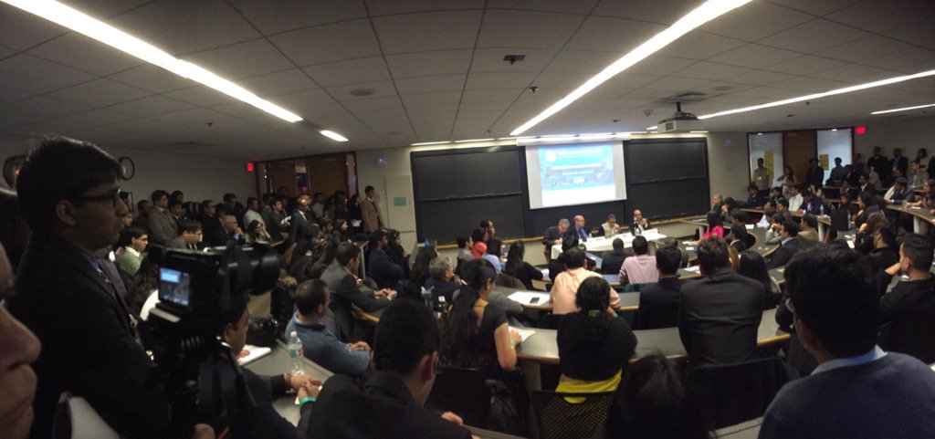DwijoG's tweet photo. Jam packed hall for #demonetization discussion. Fantastic turn out #Indiaconference2017 https://t.co/IivJwUOMSf