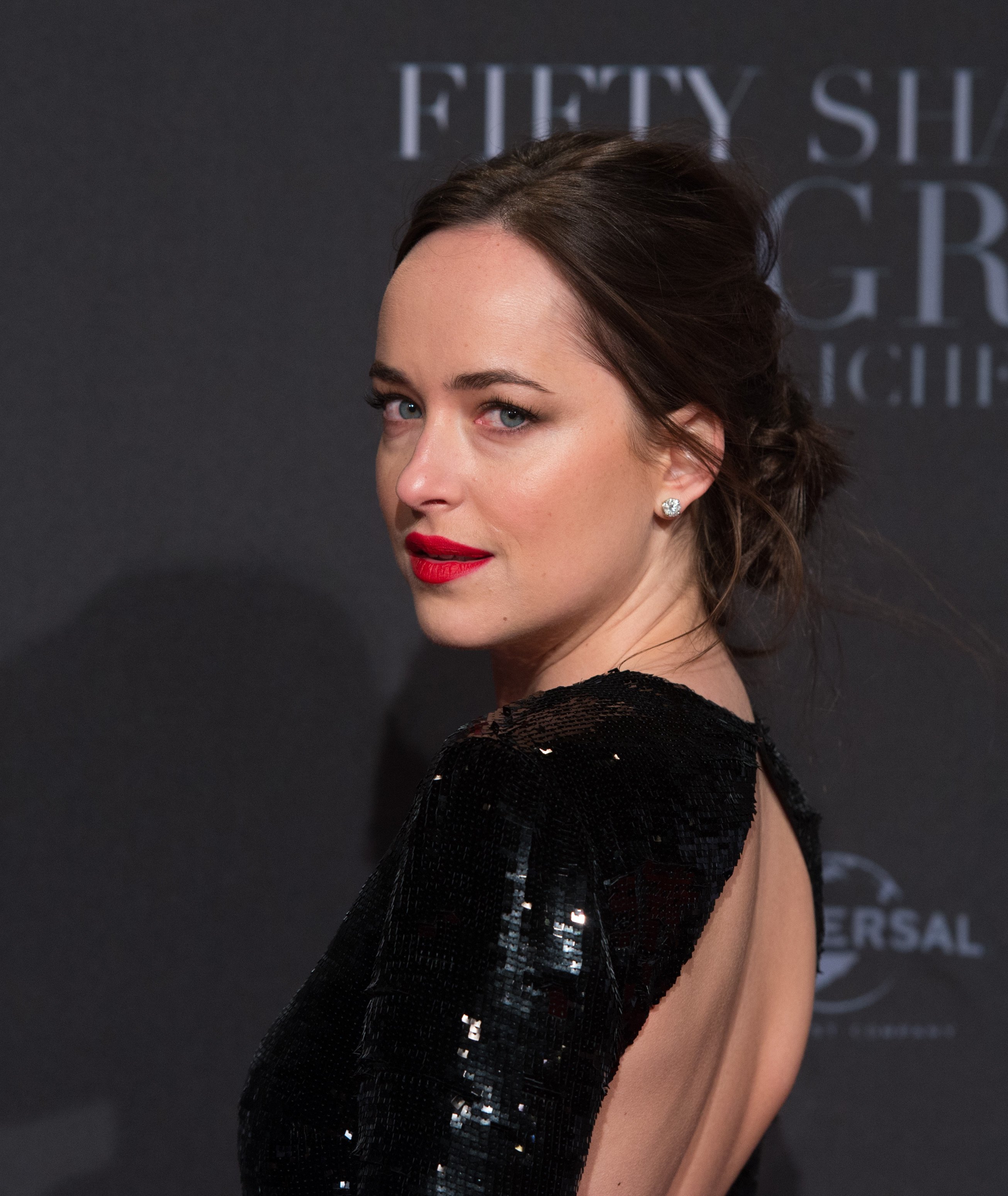 Dakota johnson earrings sale