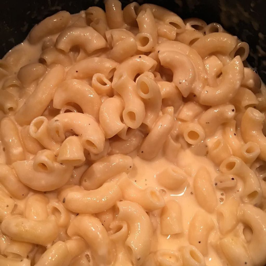 wiggletoncreek's tweet photo. Smoked #gouda #macandcheese🤤 https://t.co/6kVd0JXJC7 https://t.co/9hrYdOCY1s