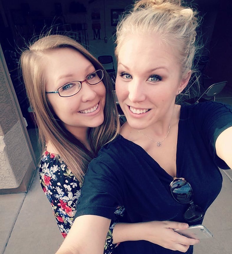 Our token sister picture and pose 👯 ift.tt/2lBZEQ8