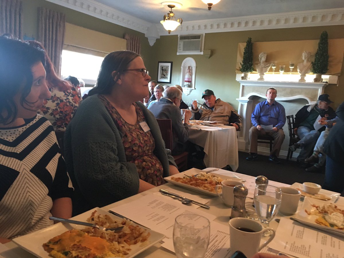 Debi77475991's tweet photo. Many great democrats celebrating The Aurora Forum's 39th year! https://t.co/jjUj6CUekC