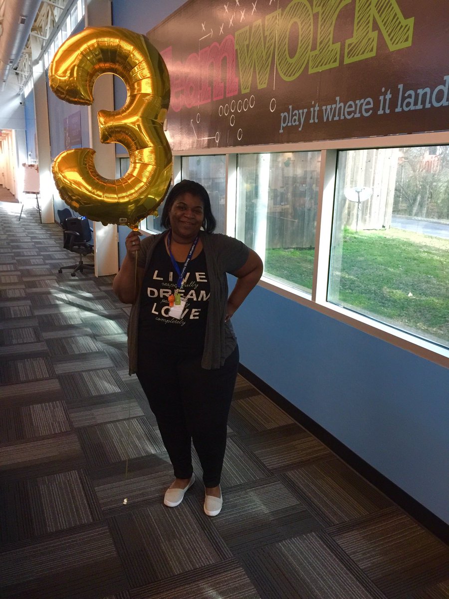 MzSanMo's tweet photo. #3 In the Lafayette Call center at 141 attainment Yassss!!! 🏀🏀🏀🏀#ballas#lafayettestrong https://t.co/orkNR9aG0p