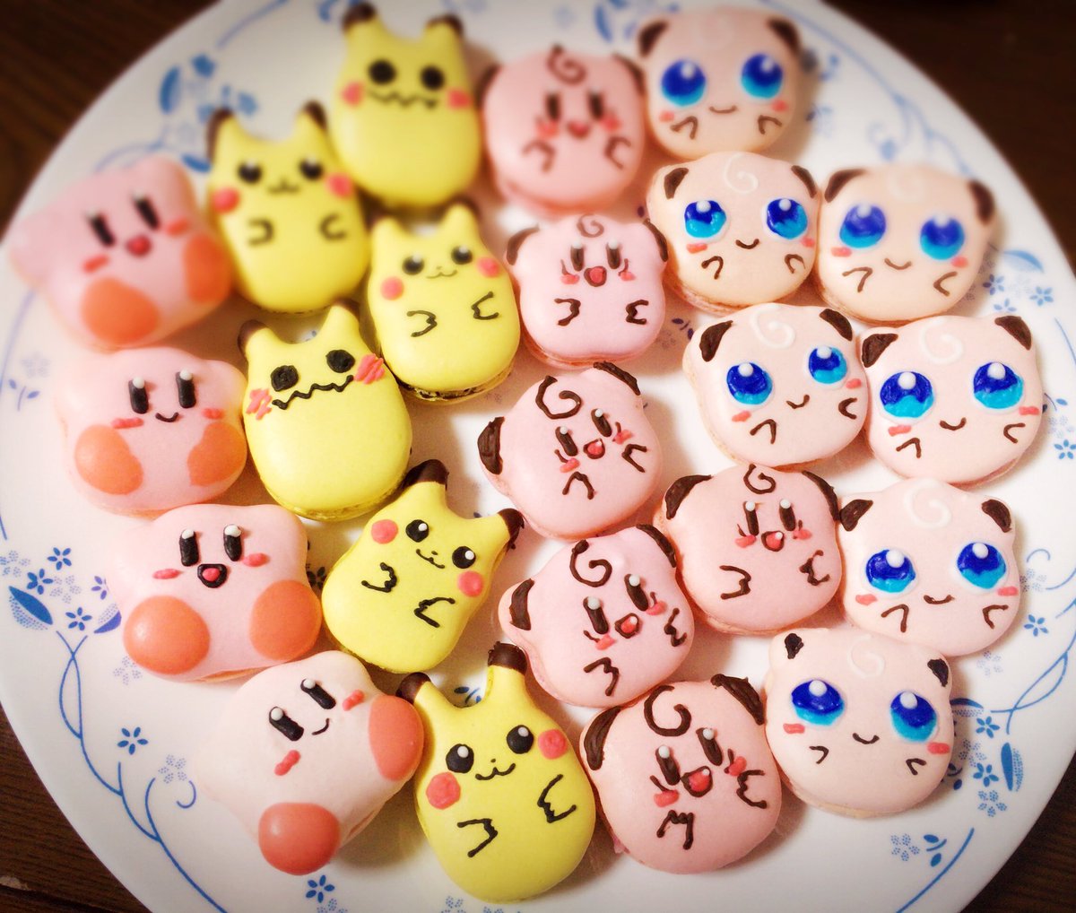 お菓子の森ぴちゅん まいぴちゅん 一足先にバレンタイン O ポケモンとカービィのマカロン これを作るために有給取ってしまったわっほーいww 配れて幸せーーー ミミッキュがかわいいいいいよおおおう