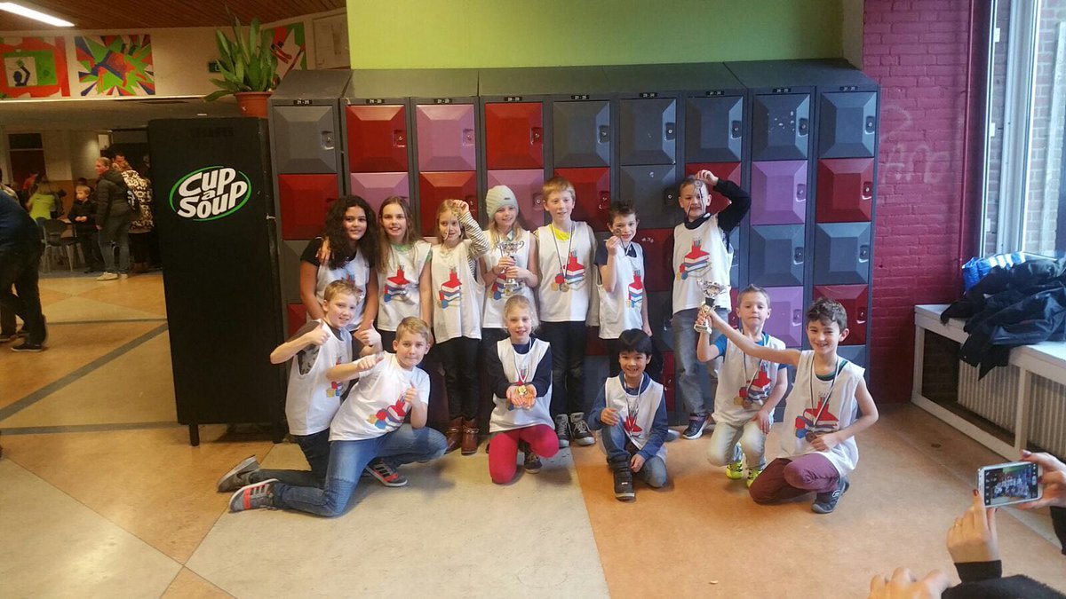 HofsteeSchool's tweet photo. Alle damteams door naar de halve finale van Nederland. De Welpen zelfs 1e en 3e!!Kinderen van de Hofstee hebben geweldig gespeeld! https://t.co/oqZXFytdxr