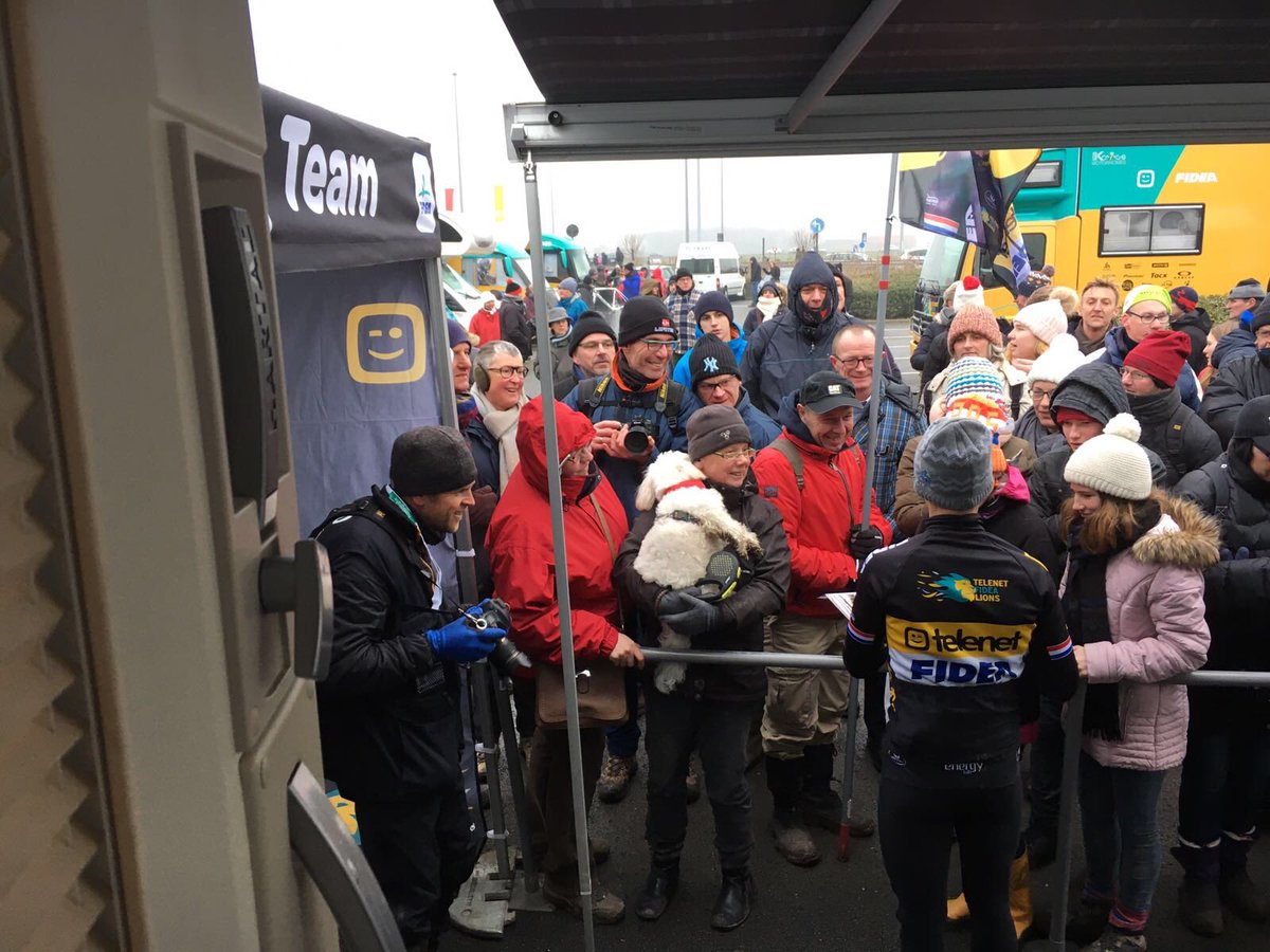 larsvanderhaar's tweet photo. 4th in the last SP of Middelkerke. Bummer I didn't make podium :( how ever this many people at my camper makes up for it all! :-) #thanks https://t.co/B4f6hdPTOL