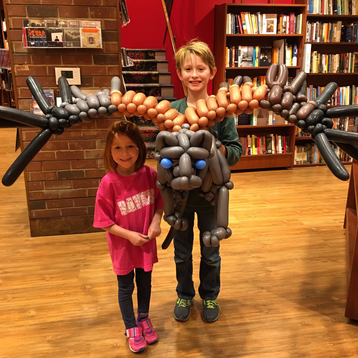 quailridgebooks's tweet photo. Happy winners of #Simber at @lisa_mcmann event. @simonandschuster @visitnorthhills https://t.co/7fbW2diRGN