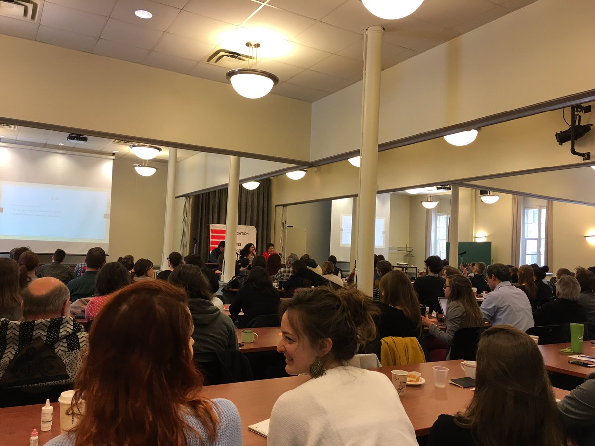 100 personnes qui écoutent Christian Coocoo et Anne Fournier parler d'enjeux en droit autochtone au 6e colloque de <a href="/juriprogres/">AJP</a> #colloqueajp