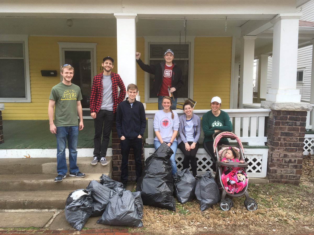 KU_Christians's tweet photo. #KUCC Saturday trash pick-up! #MakeLawrenceCleanAgain #OnMissionWithJesus #ShowPeopleJesus https://t.co/LPMKCmC6QL