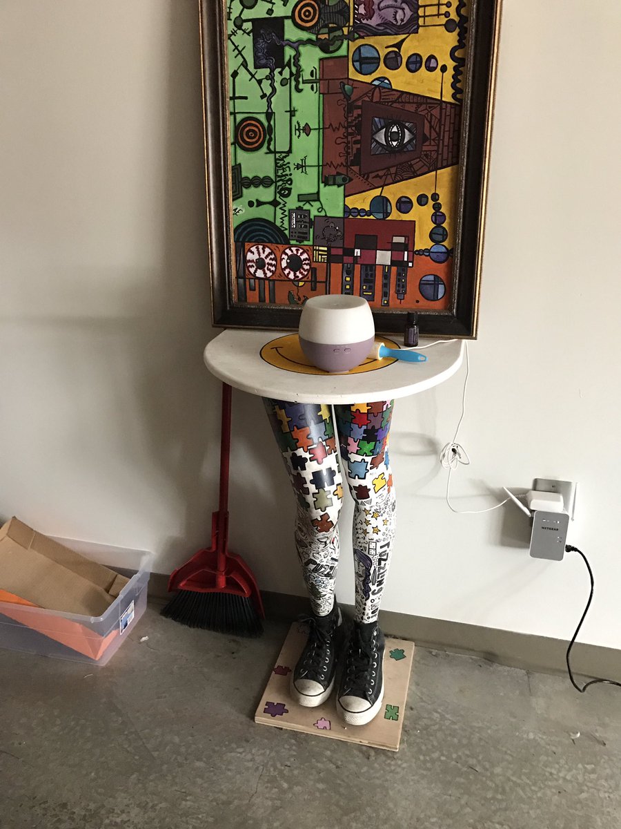 alyssaedwards61's tweet photo. two years ago today I bought the legs :') #legtable #leg #table https://t.co/82JjRpk7FF