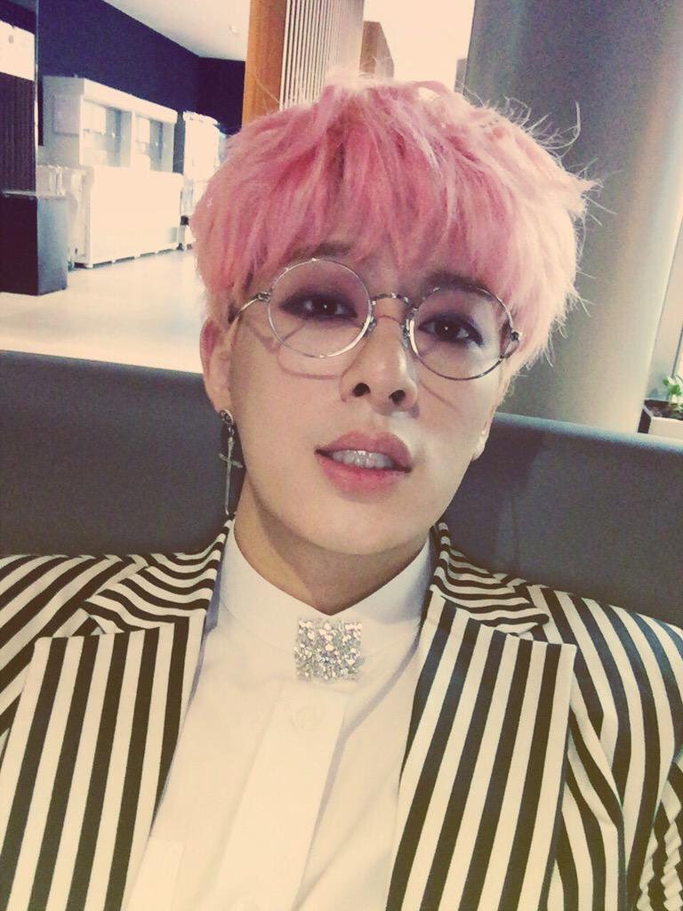PinguimKitty's tweet photo. Parabéns para o melhor líder de todos aka meu bolinho e ser mais maravilhoso dessa Terra ❤#HappyDonghyunDay https://t.co/HXFIuUsRbT