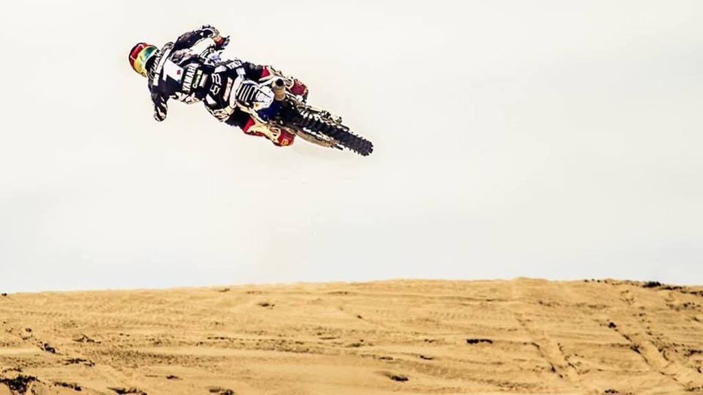 A_Vanbeveren's tweet photo. Argentinaaaa aca estoy 🇦🇷✌🏻️
@endurodelverano #edv #teamvba
#sea #sun #dunes 📸 @walterzar… https://t.co/XdtCbBZxbo https://t.co/5n8MfPDGw9