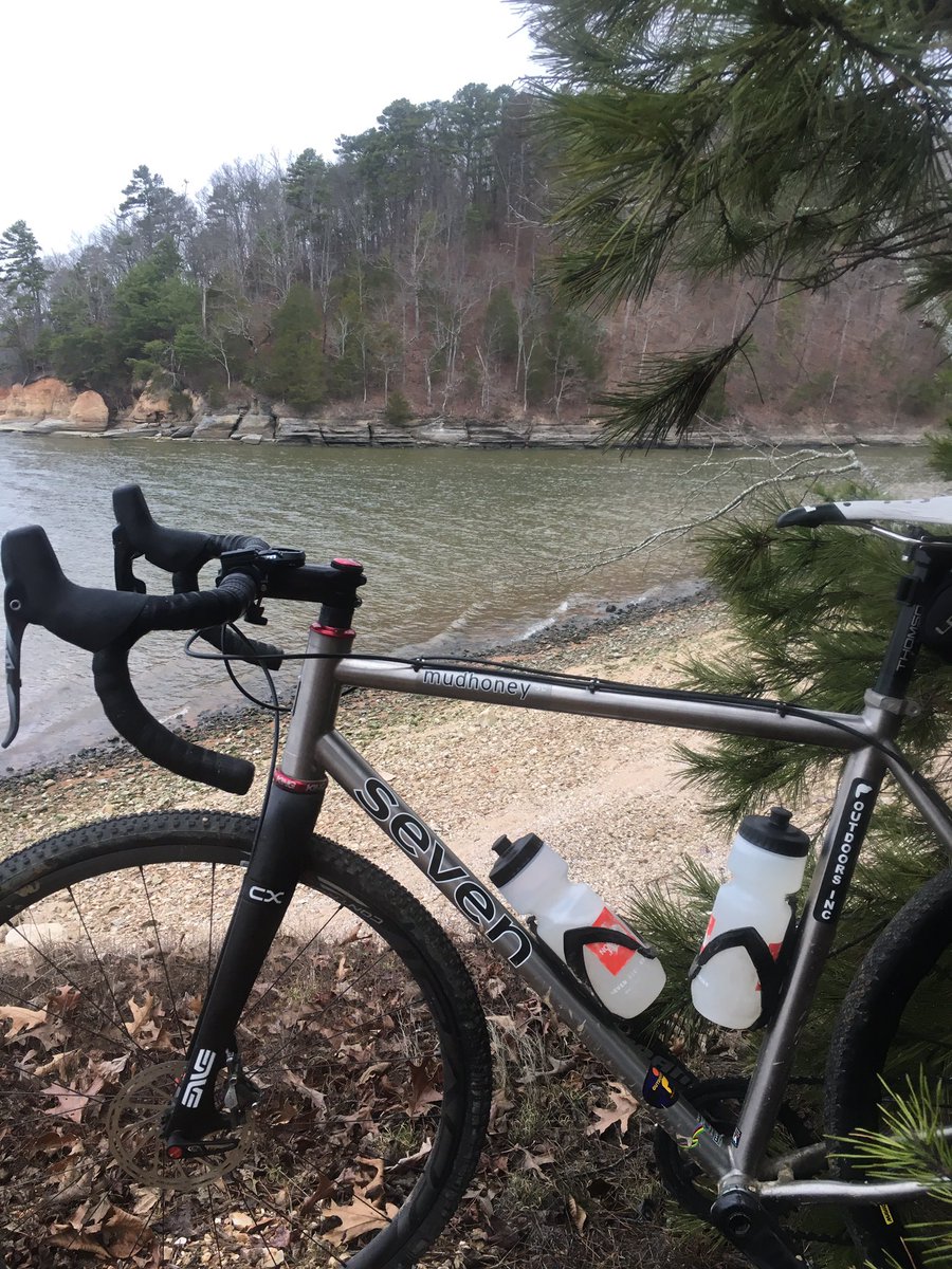 BoomerLeopold's tweet photo. Who said winter at the lake wasn't fun??? @sevencycles @Outdoors_Inc @OutdoorsIncBike #mudhoney https://t.co/JiY6OAWibU