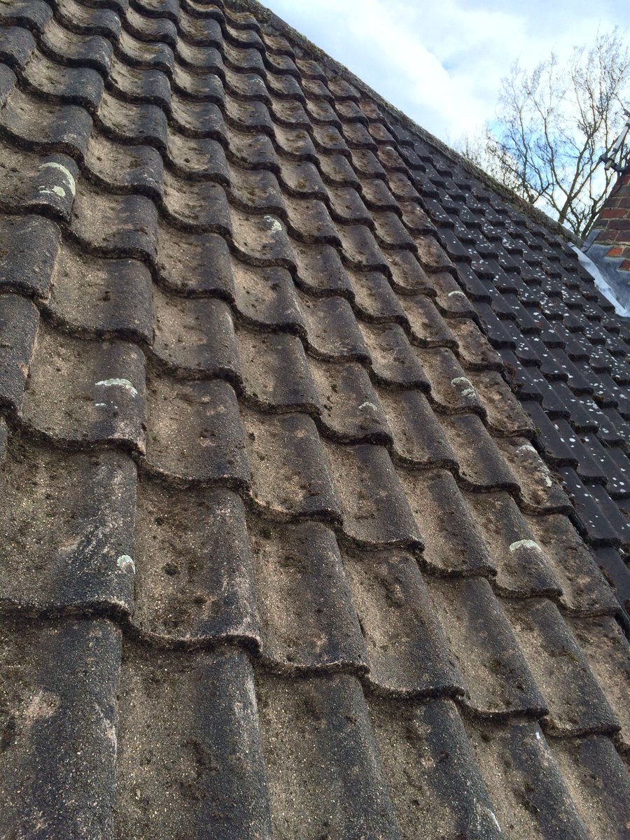 DevineCleaning's tweet photo. Roof cleaning carried out. https://t.co/L847nsBUiQ