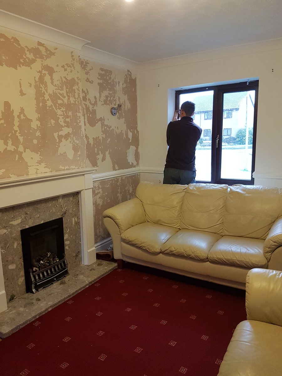 alimoody75's tweet image. Mission makeover in full swing. Painting done, wallpaper next! It WILL be done and new carpets down before half term! #needarest #teamwork
