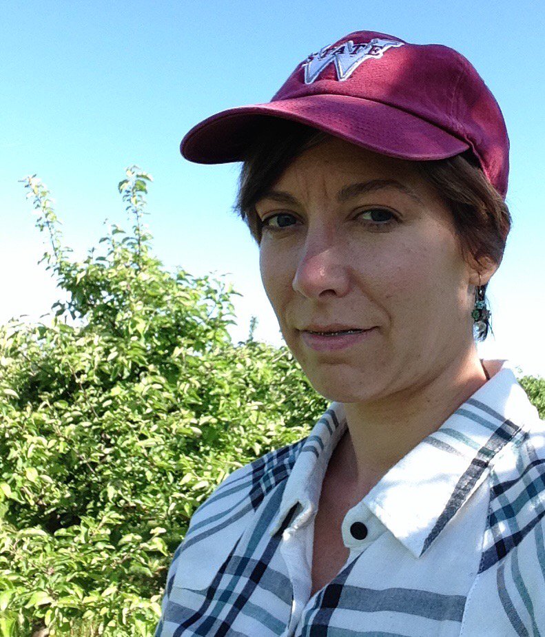HollyKrstaPoppy's tweet photo. Planning efficient cider apple orchard designs for the future #actuallivingscientist #DressLikeAWoman #CiderCON2017 https://t.co/CIhBqJn0SA