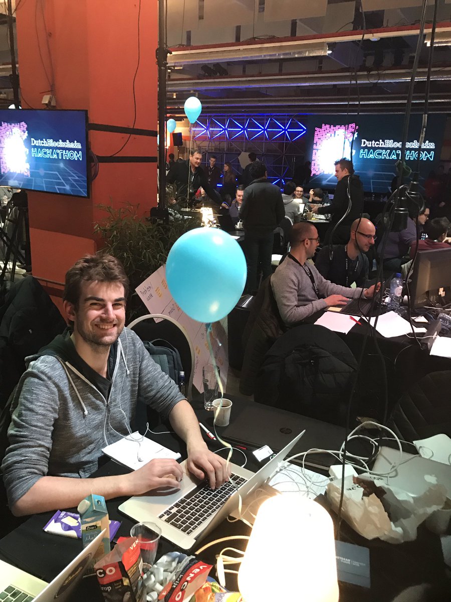 Ralphst's tweet image. Party a reward balloon for team #greengrid #dbh17 🎉