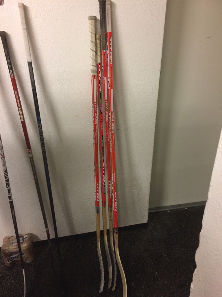 lge12's tweet photo. 67 68 69 70 årgangen fra @HasleLorenIL møtes på Løren ikveld . NM gull eldre junior 1986. #titan #utebane #fightere https://t.co/jkxmBiQxwJ