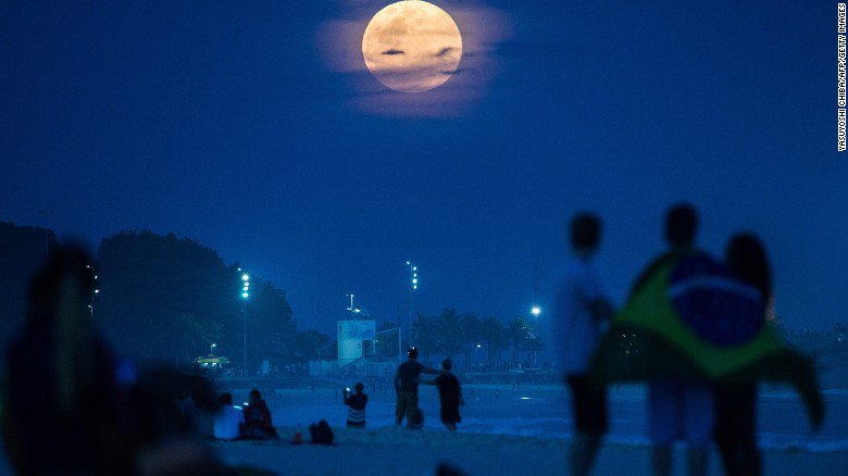 ¿Te lo perdiste? Un #EclipseLunar, una luna llena y un asteroide dieron un espectáculo celestial cnn.it/2kAAe72