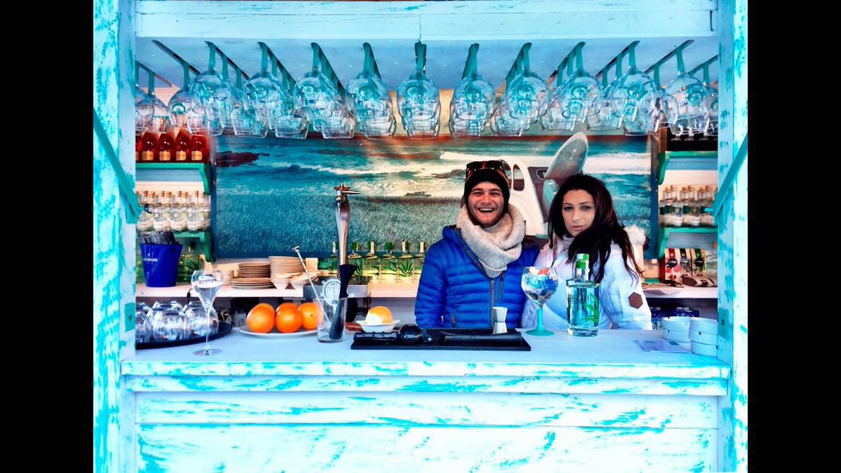 Shangaycom's tweet photo. Este fin de semana Shangay ha venido a Baqueira invitados por la exquisita ginebra Gin Loe.
#ginloe #loeexperience https://t.co/NwMEOL0vu3
