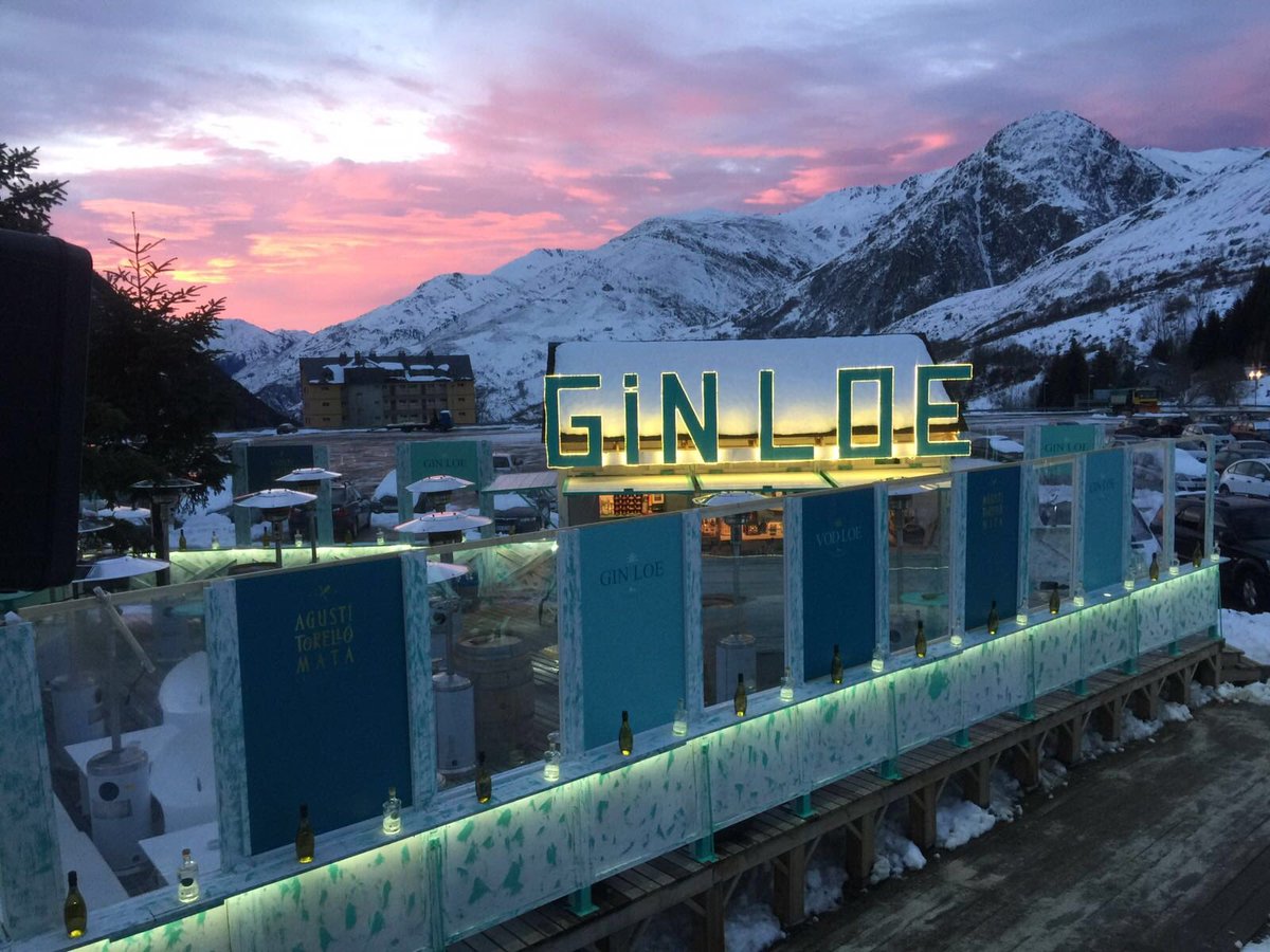 Shangaycom's tweet photo. Este fin de semana Shangay ha venido a Baqueira invitados por la exquisita ginebra Gin Loe.
#ginloe #loeexperience https://t.co/NwMEOL0vu3