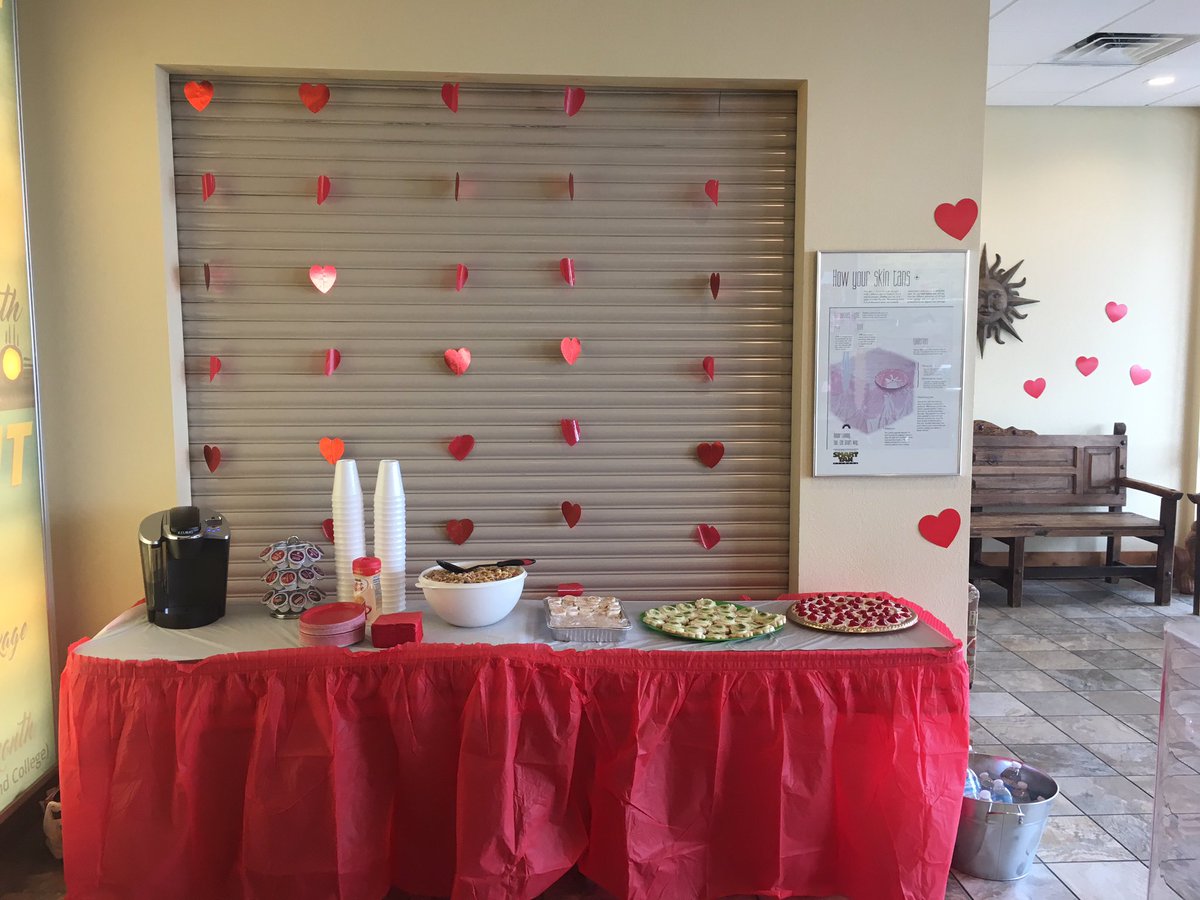 _SunCityTan's tweet photo. Come see us from 12-2! We are having a live broadcast, and anyone who comes can win some fabulous door prizes! 🎉🎉 https://t.co/n9GIIjohfU