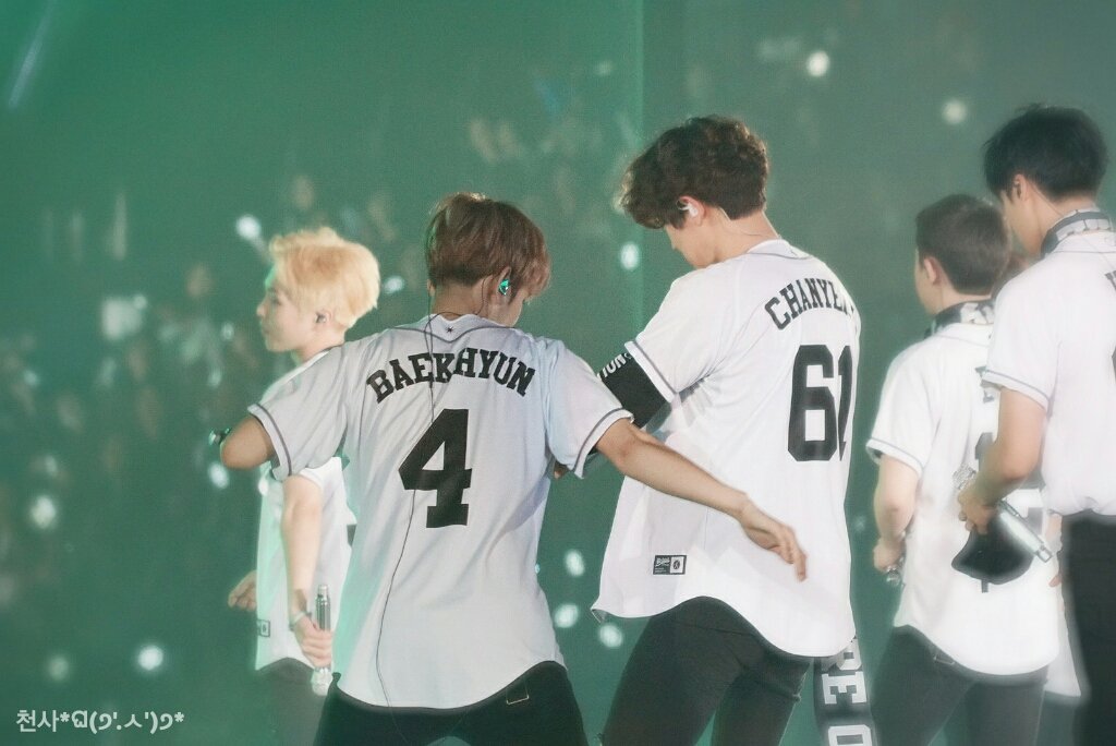 svtndino's tweet photo. kissyeollips: RT chijyu_salan: ‧✧̣̇‧170211‧✧̣̇‧EXO'rDIUM IN Hong Kong
😚😚😚❤
#백현 #Baekhyun #찬열 #Chanyeol
#찬백 #ChanB… https://t.co/yhbgjIqVHW