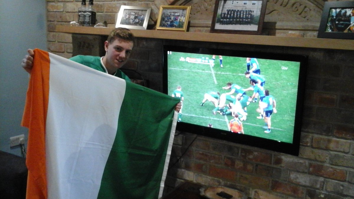 PockBoarding's tweet photo. One of our #FSH lads was v happy with the @IrishRugby victory #ShoulderTo shoulder @CJStander #StandingTall https://t.co/RSTWsbGTl4