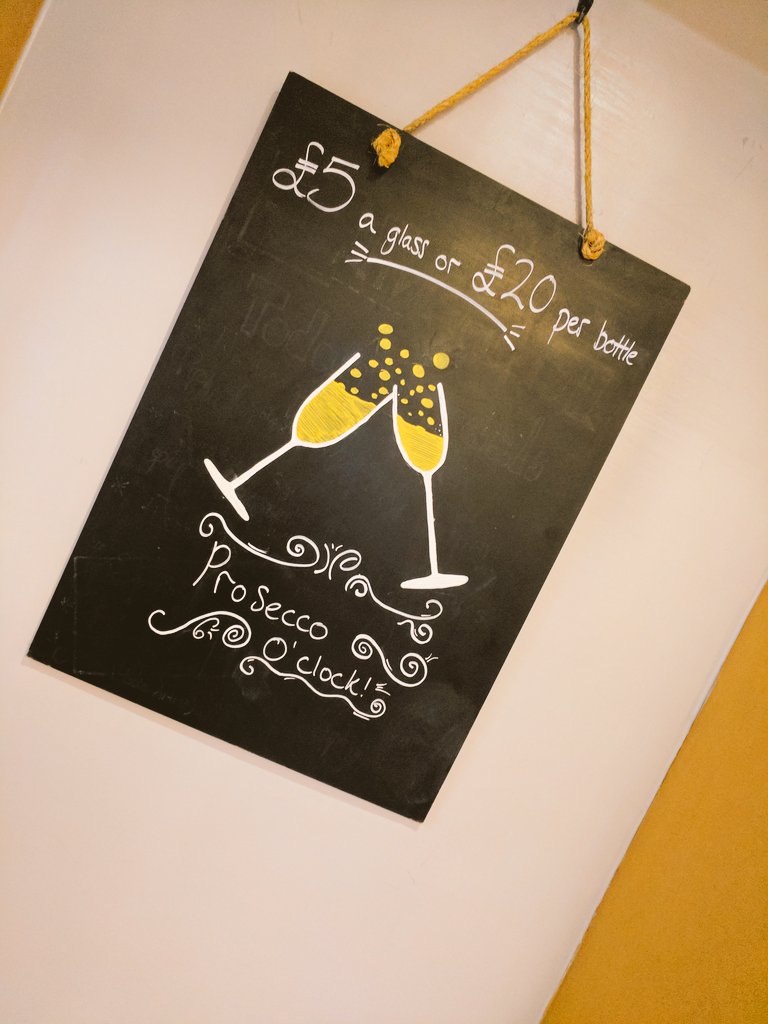 CastIronYork's tweet photo. Love is in the air at York Marriott Hotel #Valentine #love #cocktails #chasebar #Marriott #York https://t.co/XqekgVILku