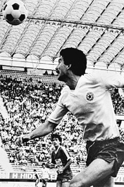kastsport's tweet photo. Mićun Jovanić 1952-2010
#kastela #kastelanskisport #dalmatinskisport #kaštelgomilica #mićunjovanić https://t.co/DO39bjLo7I