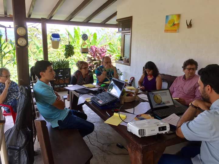 En reunión de trabajo 2017 equipo <a href="/festiandina/">festiandina</a>  <a href="/Bandolitis/">Bandolitis</a> <a href="/cculturasevilla/">Casa Cultura Sevilla</a> <a href="/Culprojects/">Cultural Projects</a> <a href="/GrupoBandola/">Grupo Bandola</a> en Restrepo <a href="/coritabandoliti/">Dora Corita Rojas</a>