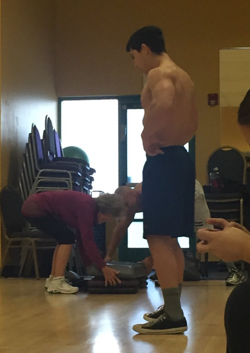 Str8JockFeet's tweet photo. Studs at the gym practicing poses. I want those socks <3 https://t.co/u6sPFUjvSs