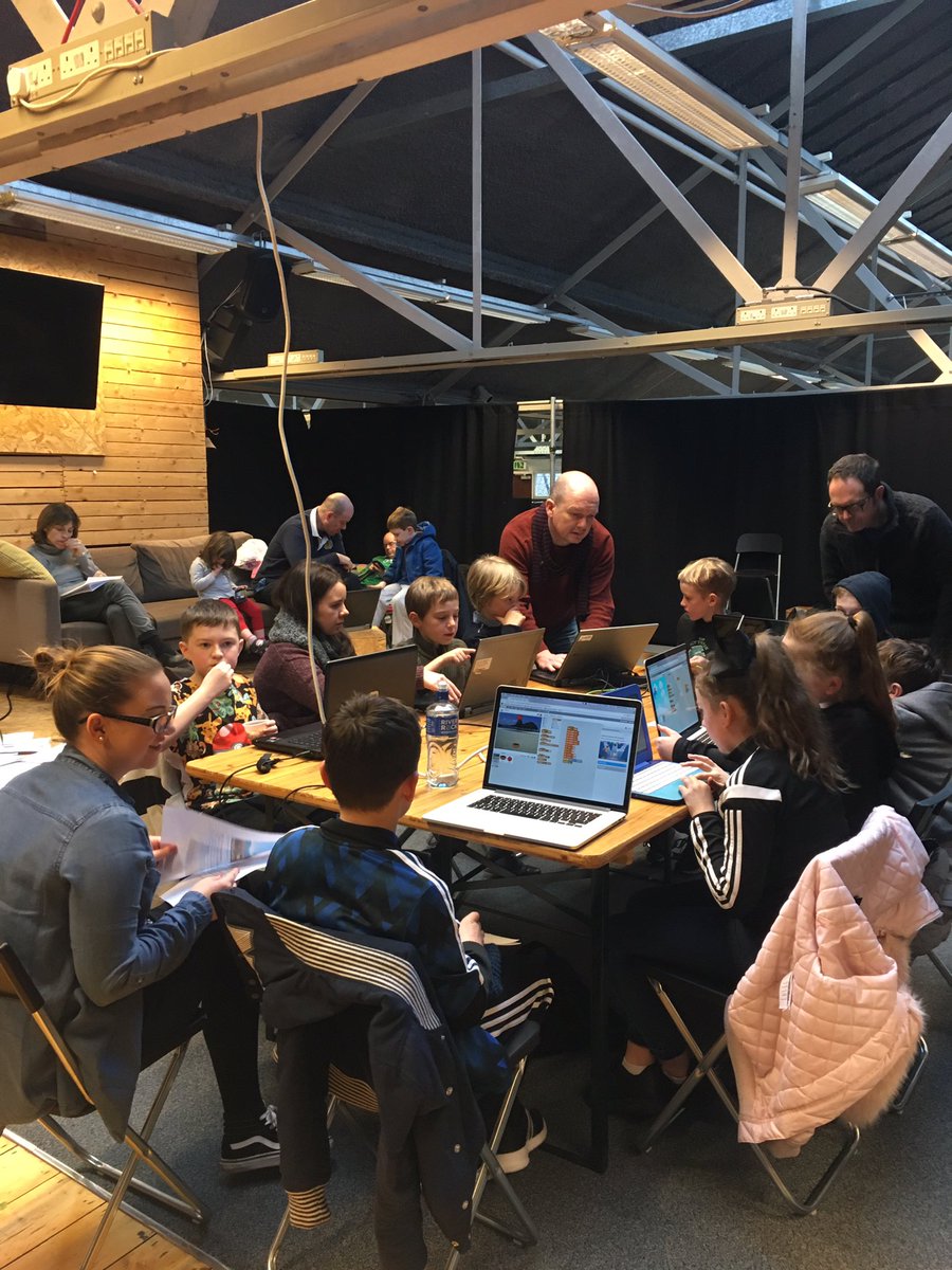 TotoroCoderdojo's tweet image. Getting stuck into @scratch @CoderDojo today