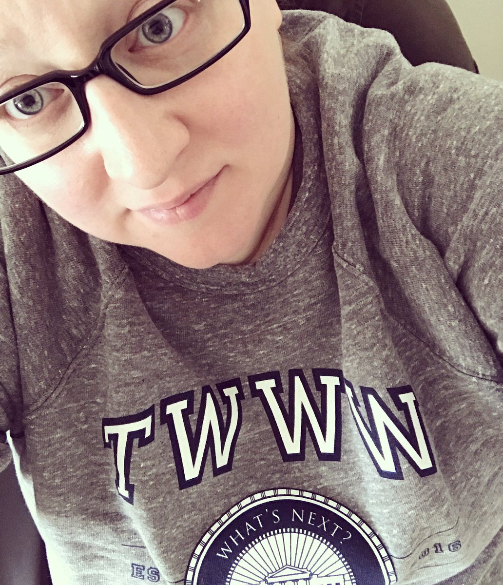 jenbudzek's tweet photo. This just came in the mail! It's crazy comfortable! #WestWing #WhatsNext #flentl @WestWingWeekly @JoshMalina @HrishiHirway @WWChangedMe https://t.co/FVicNrMICH
