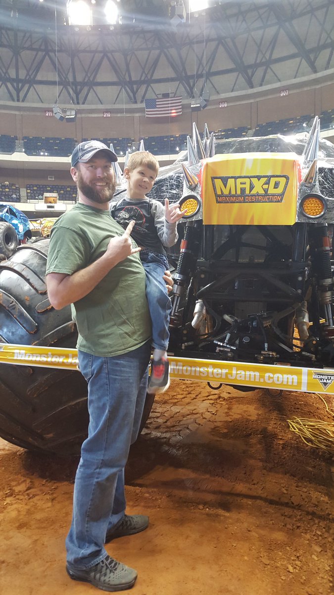 8emma35's tweet photo. #MonsterJam https://t.co/6jKA7vgUuI