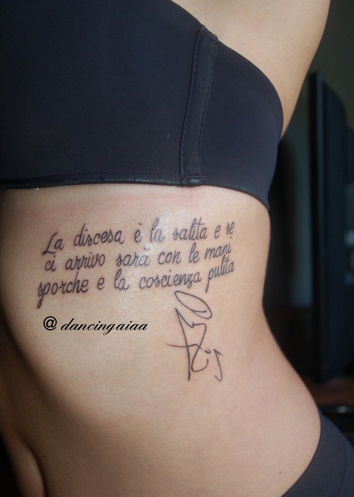 dancingaiaa's tweet photo. Un autografo così brutto che io me lo sono pure tatuata! ❤ #siempreconmigo @Fedez https://t.co/NYp3EtYg32