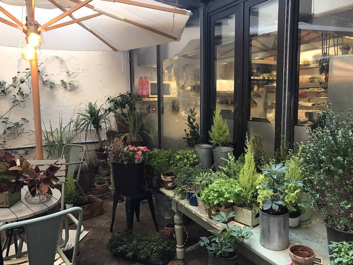 CrawfordDorcas's tweet photo. Thanks to fantastic blog by @eminchilli we found #Pianostrada & it's funky wine list! #Rome https://t.co/RLRaBNywDA