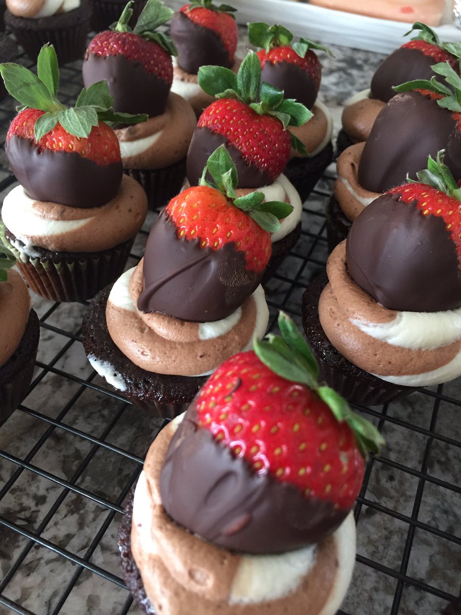 Mrs_Collier_6's tweet photo. Saturday mornings are for baking! #GettingReady4Pitch #CupcakeOfTheMonth https://t.co/EpB0EZqK3M