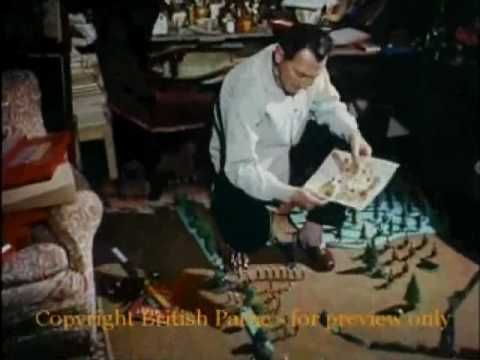 Peter Cushing shows off his miniature soldier collection. swne.ws/2keYmZm