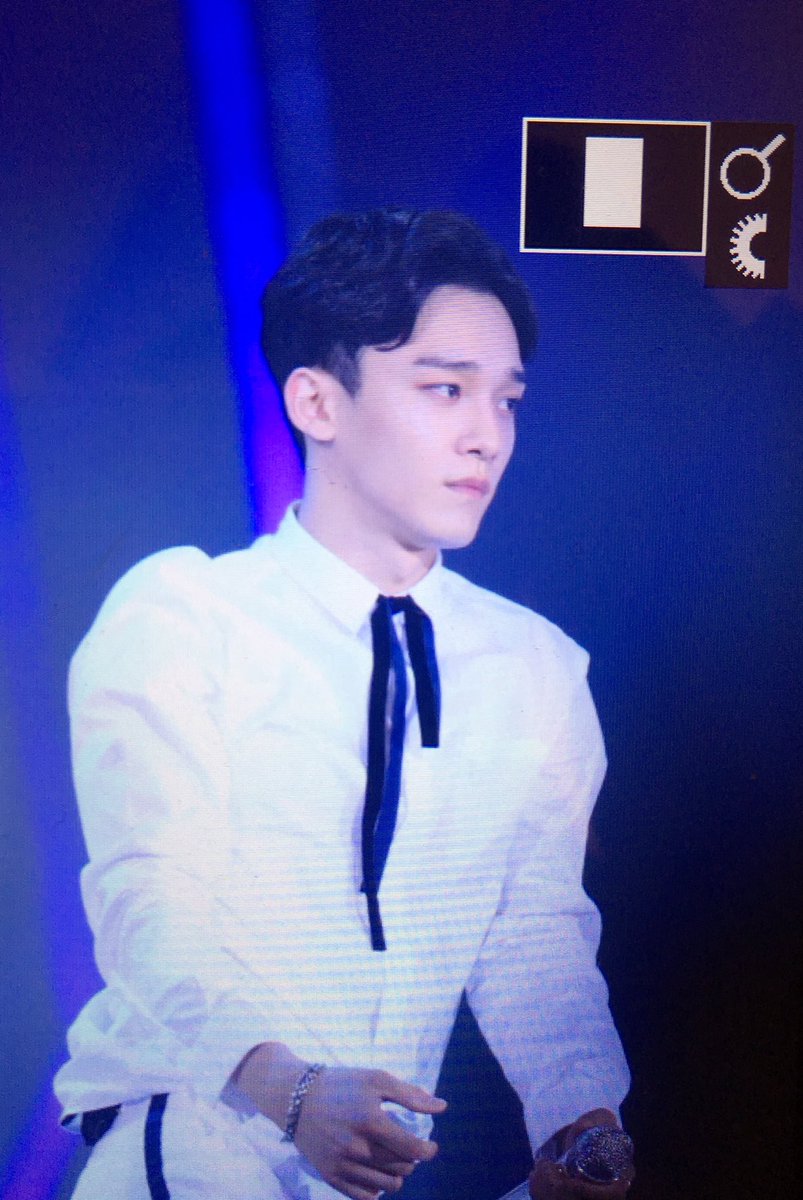 king_son_9192's tweet photo. 170211 홍콩콘서트 #CHEN https://t.co/7d218Msp1u